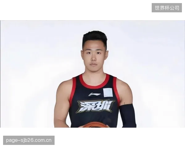 贺希宁在防守端展现出极强压迫性，成为深圳队外线防守核心。